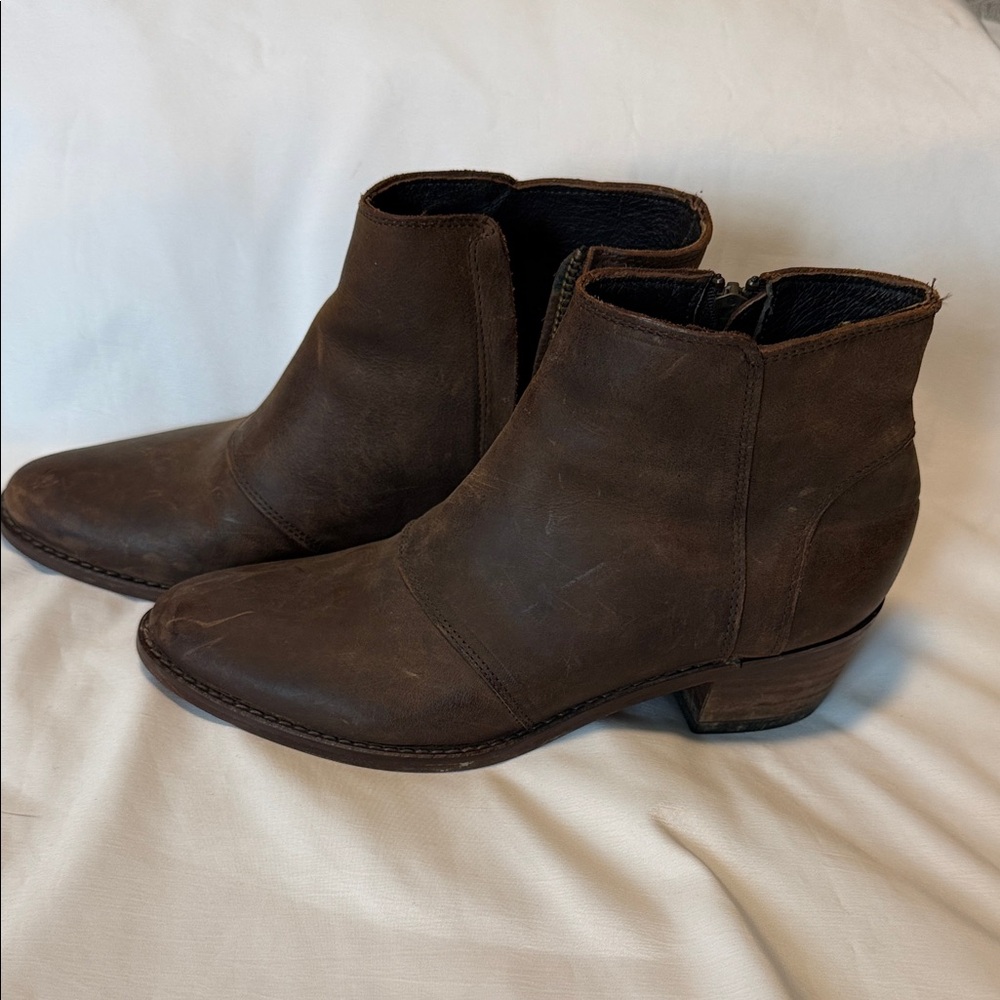 Wolverine Brown Leather Ankle Boots Womens 7
